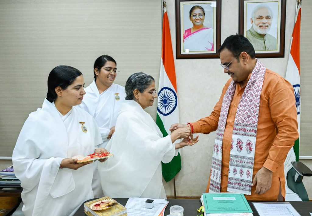 जयपुर : रक्षाबंधन पर माननीय मुख्यमंत्री एवं विधानसभा अध्यक्ष को बांधा रक्षासूत्र
